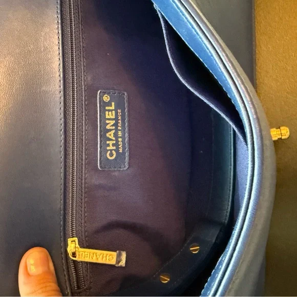 Chanel Blue Quilted Leather Bag - Picture 9 of 12